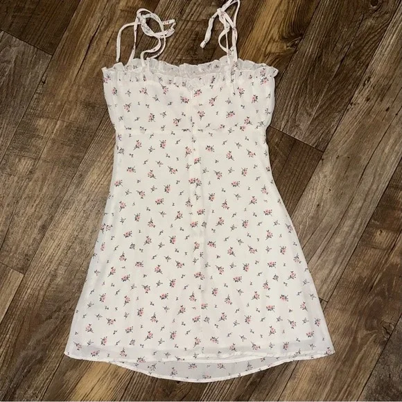 SOLD 💕Lulu’s Be A Wildflower Tie Strap Floral Mini Dress - Picture 12 of 16